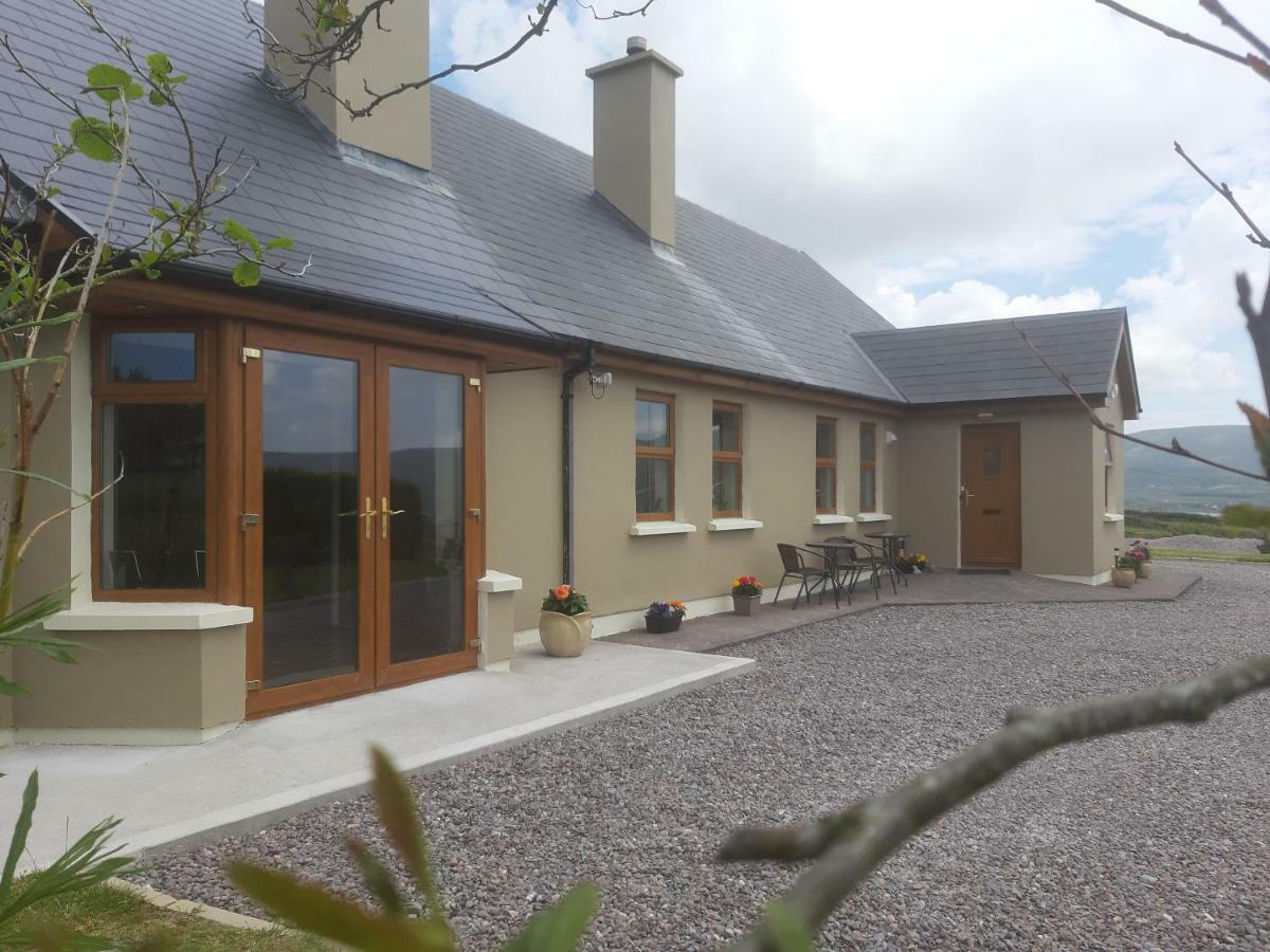 A New U Country Cottage Clynacartan Exterior photo